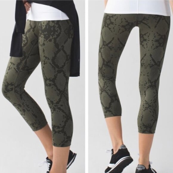 Lululemon Wunder Under Crop III Full-On Luon Ziggy Snake Fatigue Gator Green 6 - Picture 1 of 9